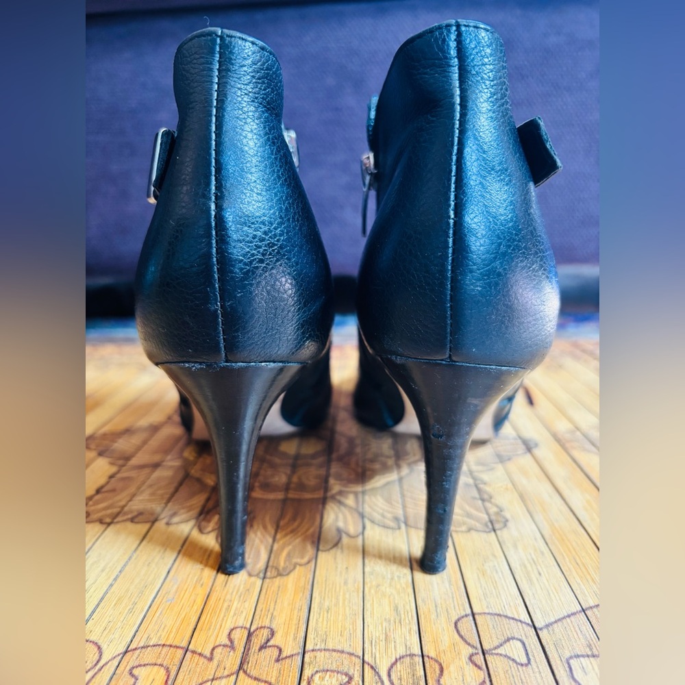 Pointy toe leather booties - Picture 6 of 13
